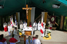 Festgottesdienst zum 1.000 Todestag des Heiligen Heimerads auf dem Hasunger Berg (Foto: Karl-Franz Thiede) Festgottesdienst zum 1.000 Todestag des Heiligen Heimerads auf dem Hasunger Berg (Foto: Karl-Franz Thiede)